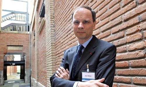 'Thuần phục kẻ mạnh' nhận Nobel kinh tế 2014