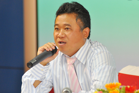 Đại gia đua nhau bán cổ phiếu, gom tiền tươi